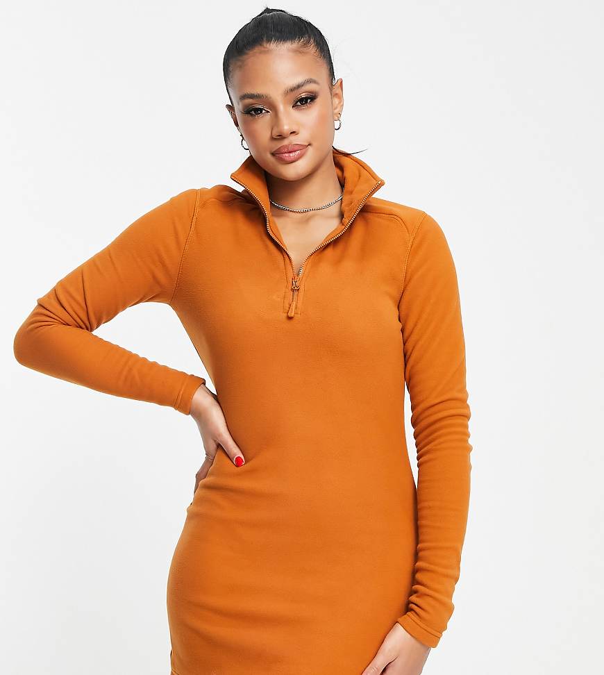 The North Face - Glacier - Fleecekleid in Braun mit kurzem 1/4-Reißverschluss und Logo am Ausschnitt, exklusive bei ASOS von The North Face