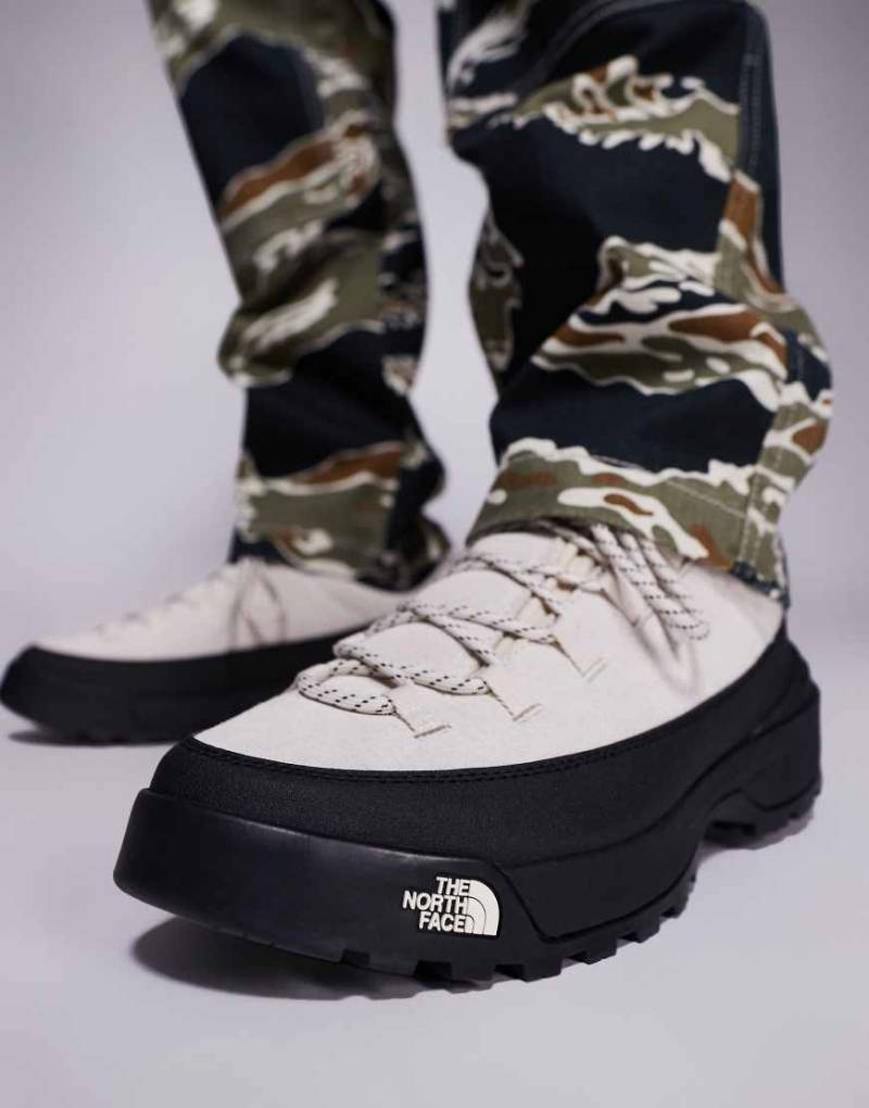 The North Face - Glenclyffe Urban - Flache Stiefel in Weiß und Schwarz von The North Face