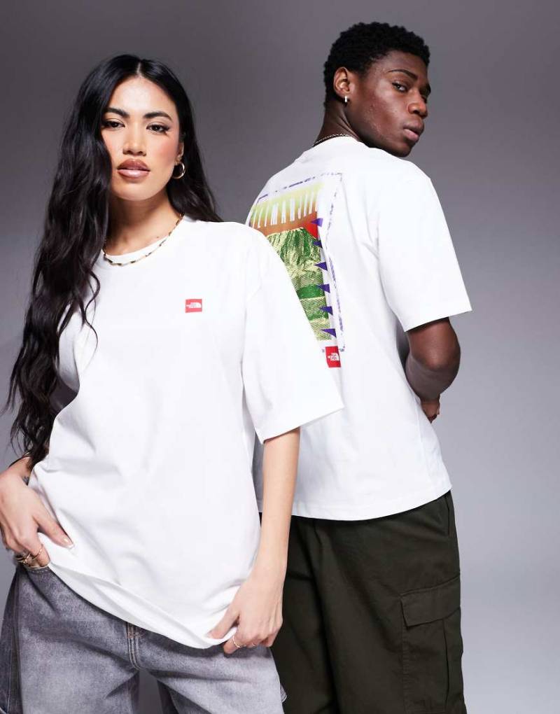 The North Face - Kilimanjaro - Unisex-T-Shirt in Weiß mit Oversize-Rückenprint von The North Face
