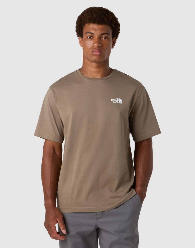The North Face - M Mountain - Relaxed-Fit-T-Shirt in Mokkabraun/TNF-Weiß mit Skizzenprint-Neutral von The North Face