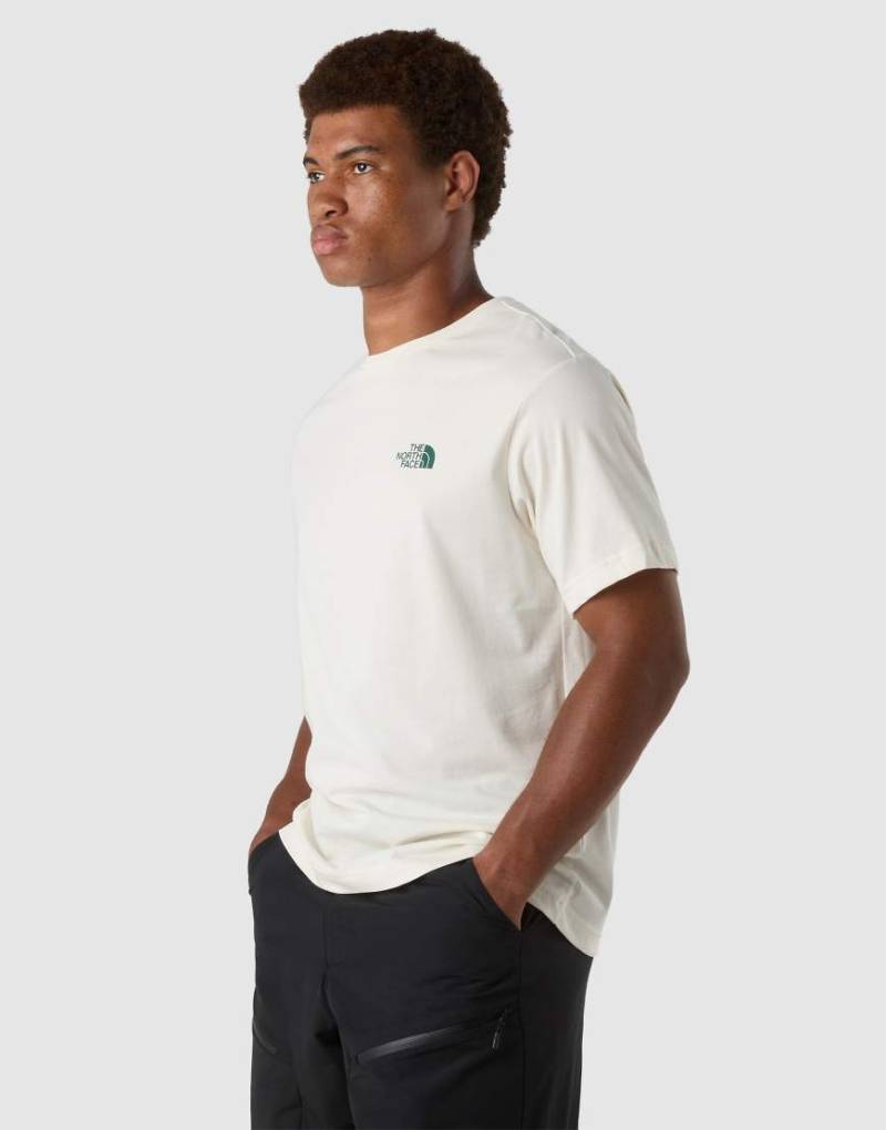 The North Face - M NSE Globe - Relaxed-Fit-T-Shirt in Weiße Düne/Jägergrün von The North Face