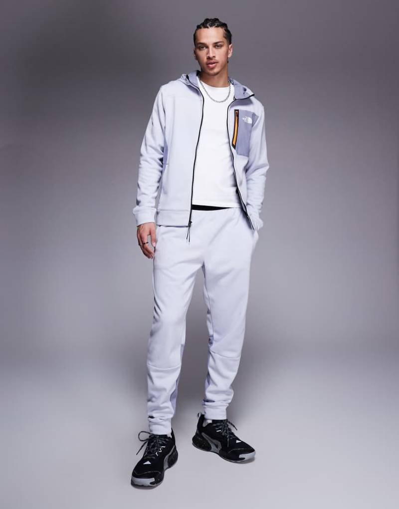 The North Face - Mountain Athletics - Jogginghose aus Funktions-Fleece in Grau von The North Face