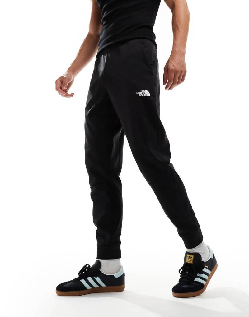 The North Face - Mountain Athletics - Jogginghose in Schwarz mit Logo von The North Face