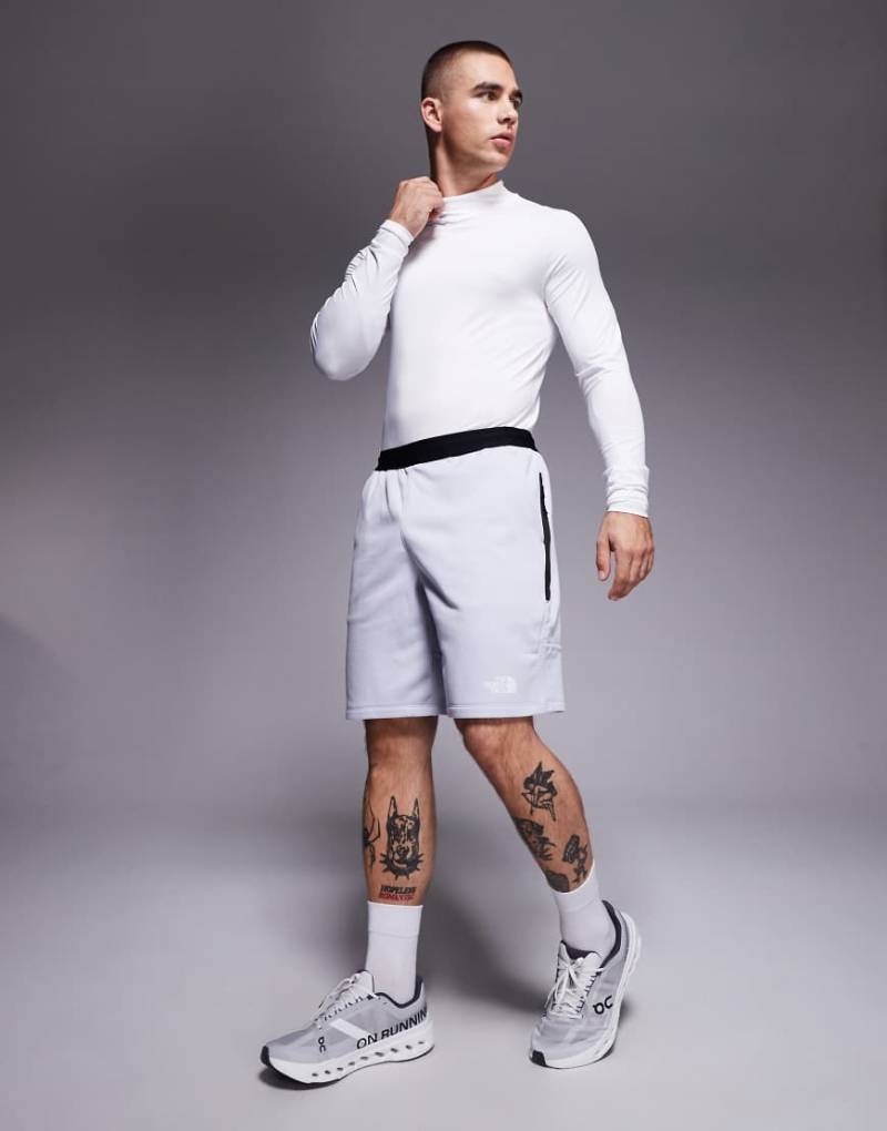 The North Face - Mountain Athletics - Shorts aus Tech-Fleece in Grau von The North Face