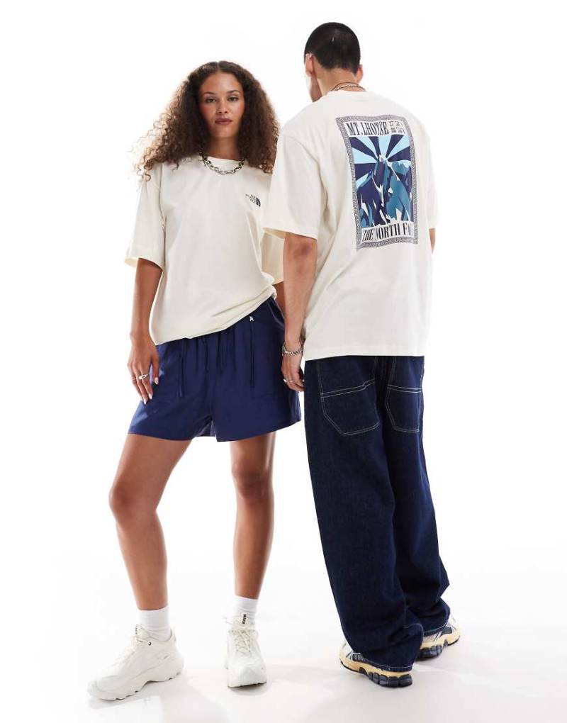 The North Face - Mountain Peak - Oversize-T-Shirt in gebrochenem Weiß mit Rückenprint von The North Face