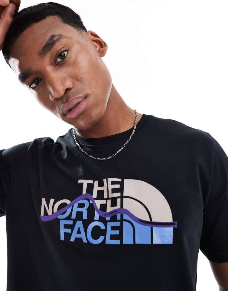 The North Face - Mountain Line - T-Shirt in Schwarz von The North Face