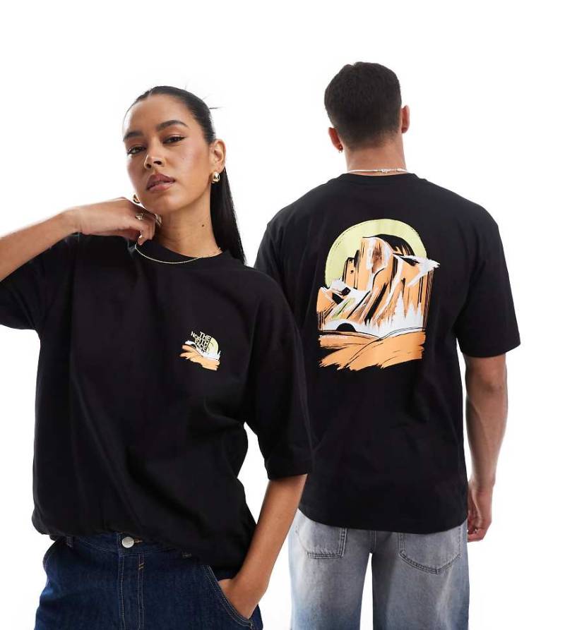 The North Face - Oversize-T-Shirt in Schwarz mit Bergansicht-Rückenprint, exklusiv bei ASOS von The North Face
