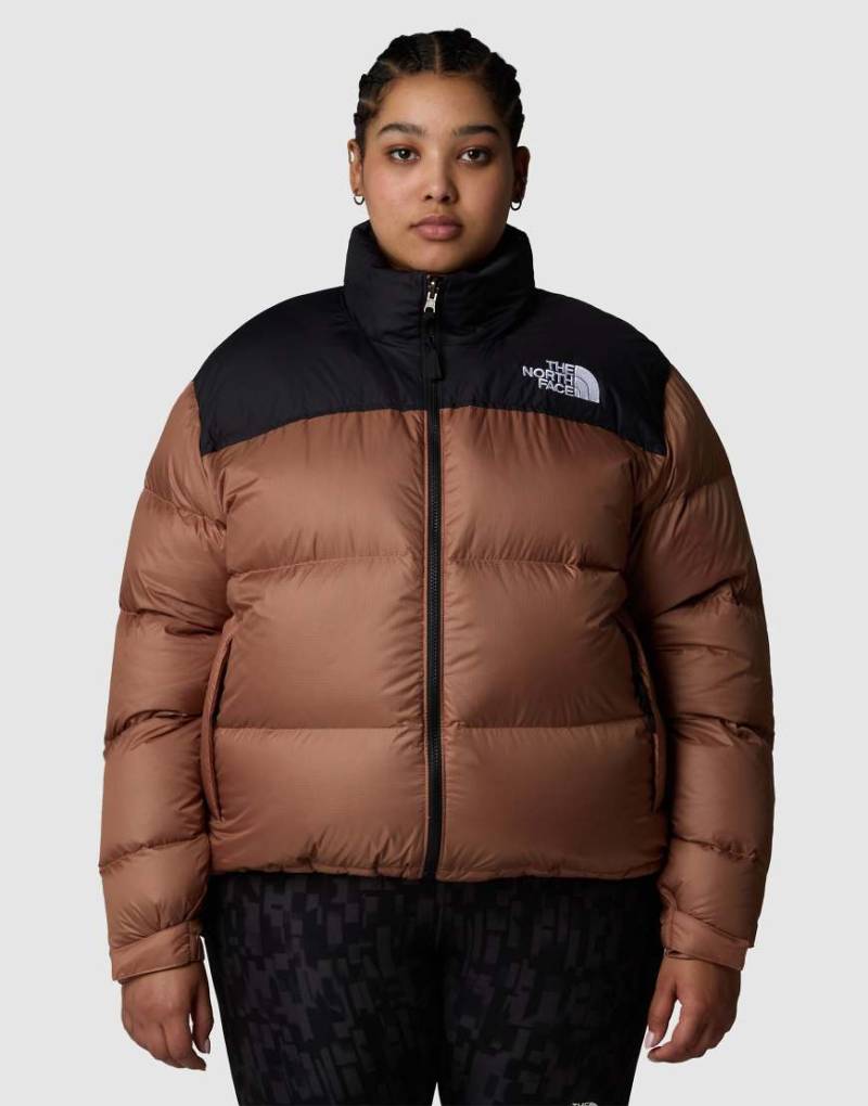 The North Face Plus 1996 Retro Nuptse - Jacke in Latte und TNF-Schwarz-Braun von The North Face
