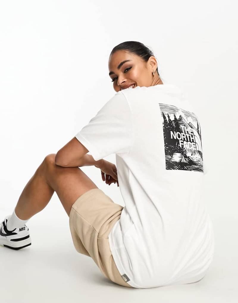 The North Face - Redbox Celebration - Boyfriend-T-Shirt in Weiß mit Rückenprint von The North Face