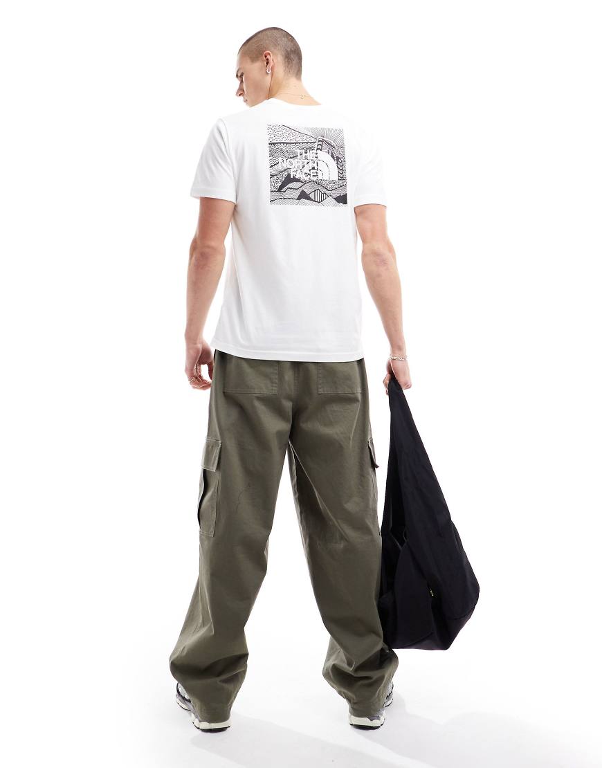 The North Face - Redbox Celebration - T-Shirt in Weiß mit Rückenprint von The North Face