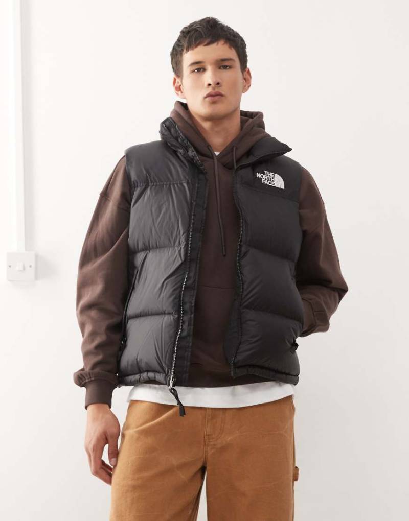 The North Face - Retro Nuptse - Gesteppte Daunenweste in Schwarz von The North Face