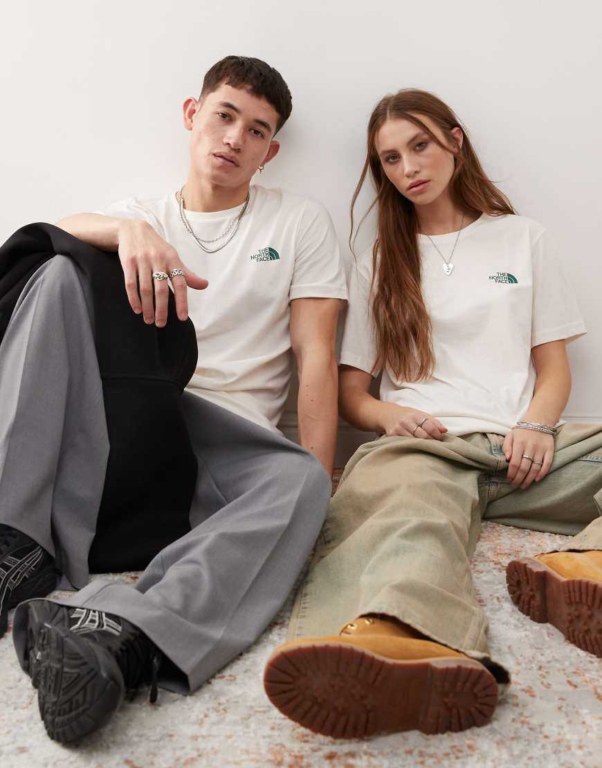 The North Face - Simple Dome - T-Shirt mit Logo in gebrochenem Weiß von The North Face