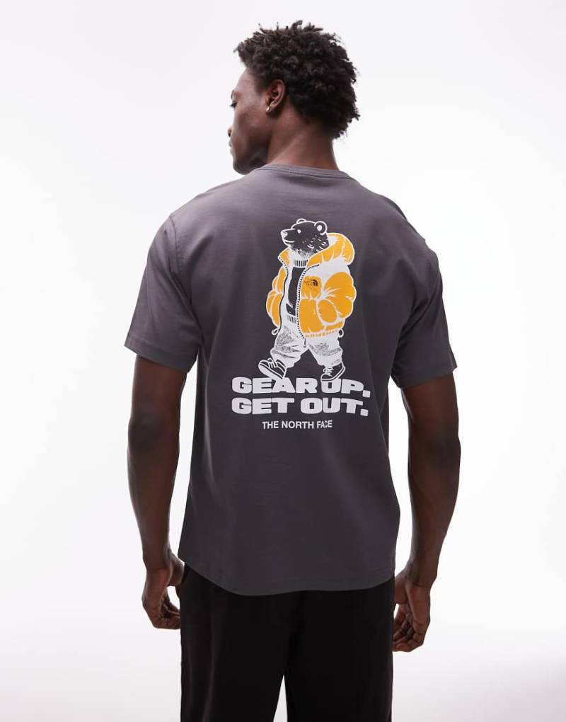 The North Face - Street Bear - T-Shirt in gedecktem Grau mit Rückenprint von The North Face