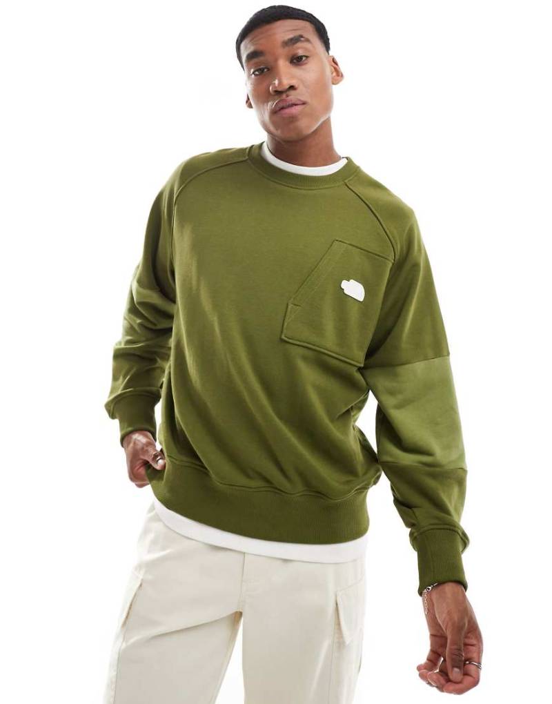 The North Face - Terry - Lockerer Pullover in Olivgrün mit Rundhalsausschnitt von The North Face