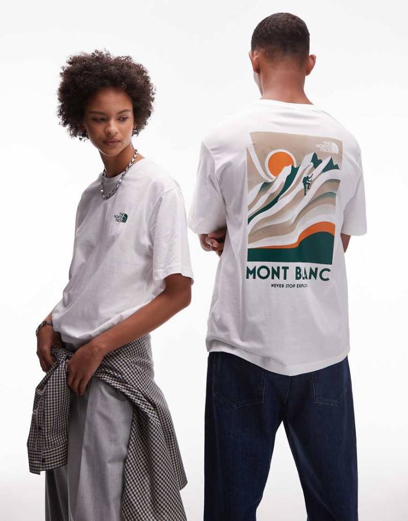The North Face - Vintage Mountain - Oversize-T-Shirt in Weiß mit Rückenprint und Akzenten in Orange von The North Face