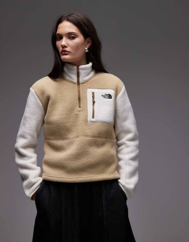 The North Face - Yumiori - Fleece-Sweatshirt in Beige mit kurzem Reißverschluss-Neutral von The North Face