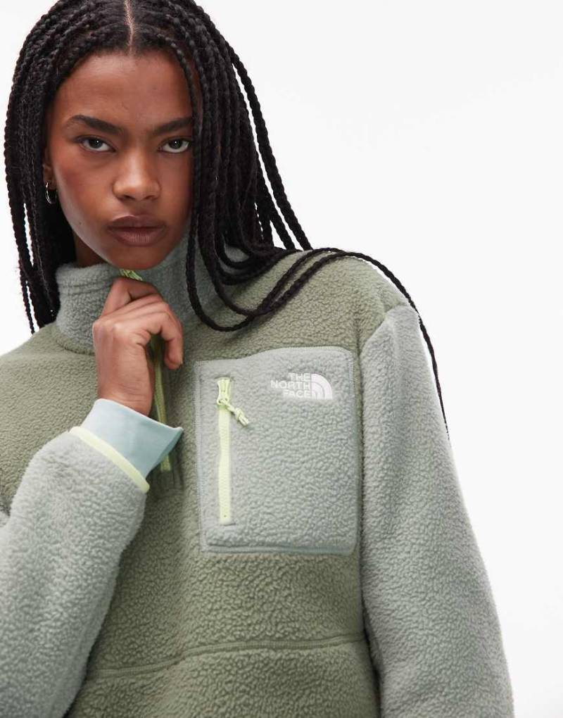 The North Face - Yumiori - Fleece-Sweatshirt in Grün mit kurzem Reißverschluss von The North Face