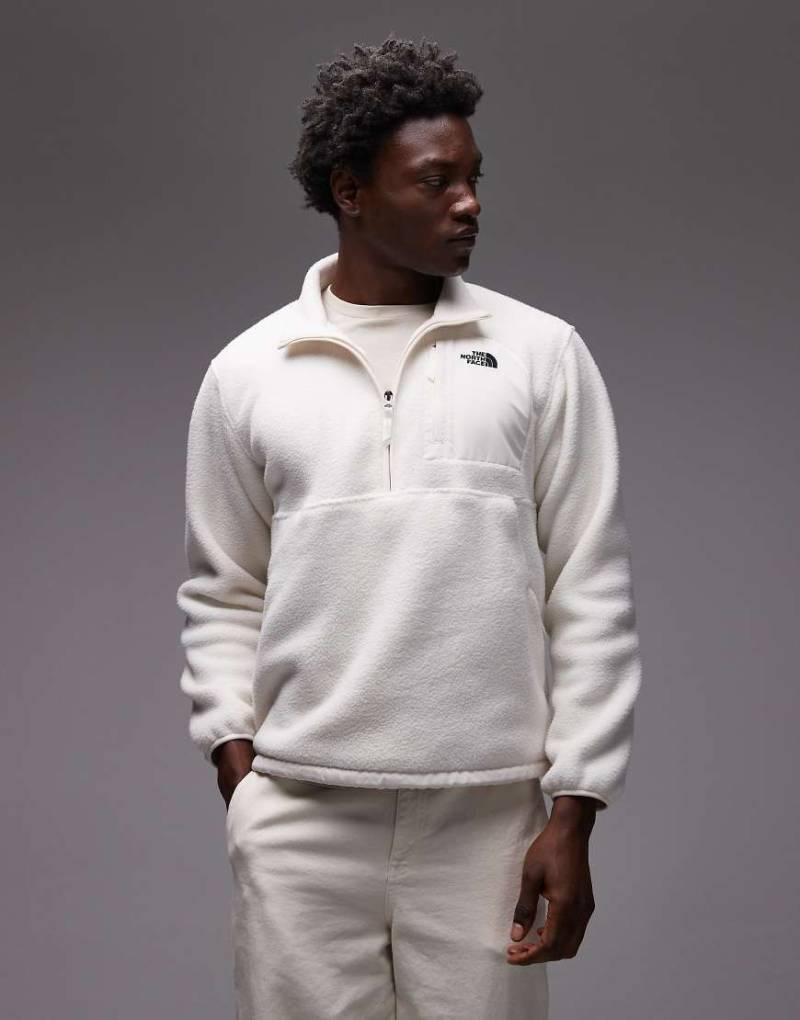The North Face - Yumiori Off Peak - Schwere Fleece-Jacke in Wollweiß mit kurzem Reißverschluss und Farbblock-Design The North Face - Yumiori Off Peak - Schwere Fleece-Jacke in Wollweiß mit kurzem Reißverschluss und Farbblock-Design von The North Face