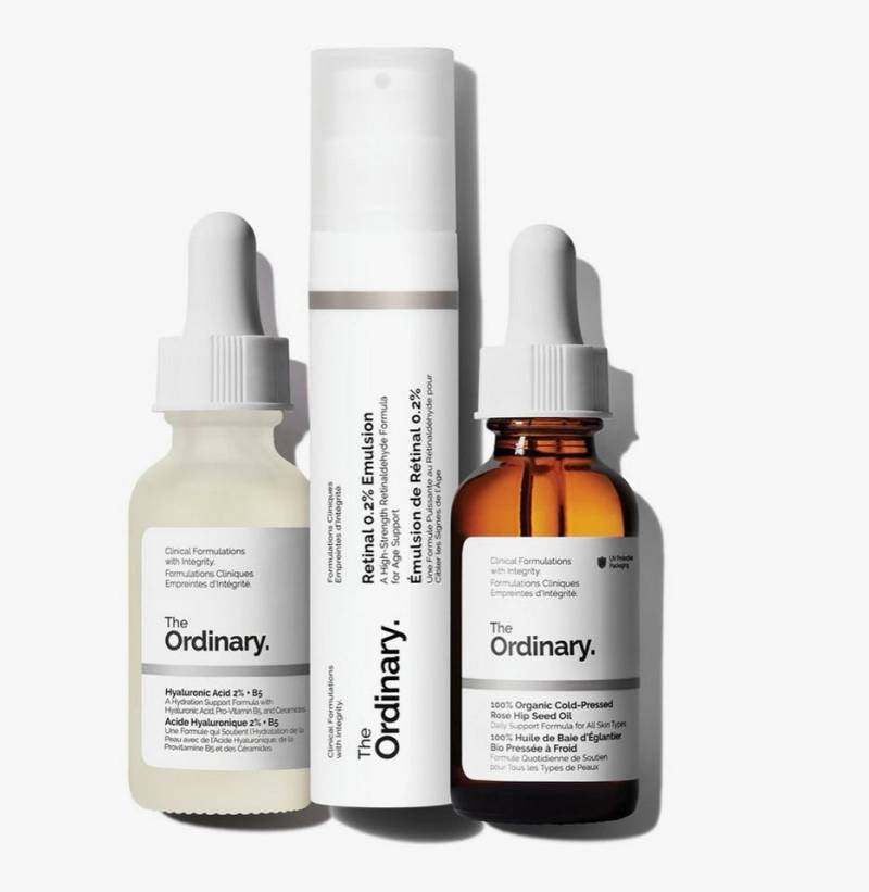 The Ordinary Gesichtspflege-Set The Ordinary The Nightly Set The Ordinary Retinal 0.2% Emulsion Serum Anti-Aging Retinol-Serum 15 ml The Ordinary 100% Organic Cold-Pressed Rose Hip Seed Oil Hagebutteöl spendet spannender Haut Feuchtigkeit 30 ml The Ordinary Hyaluronic Acid 2% + B5 hydratisierendes Serum mit Ceramiden 30 ml, 3-tlg. von The Ordinary