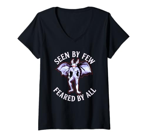 Damen Gesehen von Few Feared by All Funny Mothman Cryptid Graphic T-Shirt mit V-Ausschnitt Damen Gesehen von Few Feared by All Funny Mothman Cryptid Graphic T-Shirt mit V-Ausschnitt von The Prophecy Wing