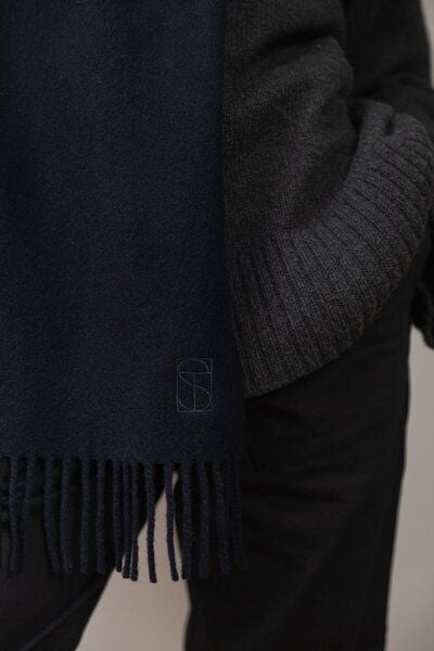 The Slow Label Gewebter Schal aus weichen recycelten Kaschmir- und Wollfasern von The Slow Label