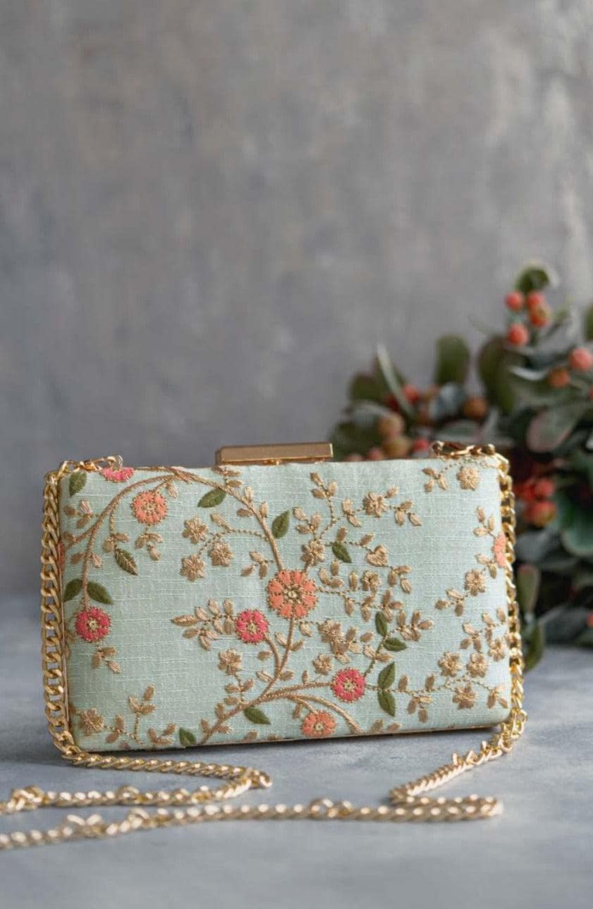 Braut-Box-Clutch Mit Blumenmuster - Mint, Bestickte Blumenseidentasche, Designer-Geldbeutel, Hochzeitsgeschenk, Diwali-Geschenke von TheAMYRAStore