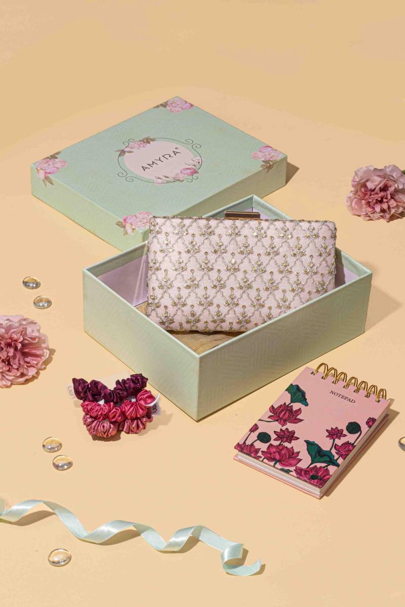 Geschenkkorb -Anya Blush Clutch - Selfcare & Accessory Box, Diwali Geschenk, Indisch Festliches Geschenkbox-Set, Git Für Sie von TheAMYRAStore