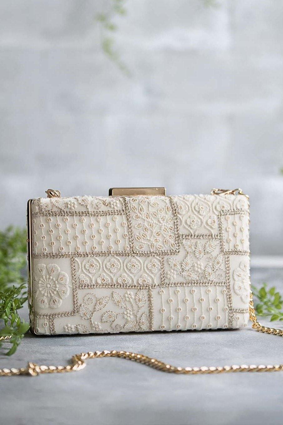 Mosaik Luxe Bestickte Brauttasche - Weiß, Georgette-Designertasche, Abend-Party-Clutch-Tasche, Brautgeschenke, Diwali-Partytaschen von TheAMYRAStore