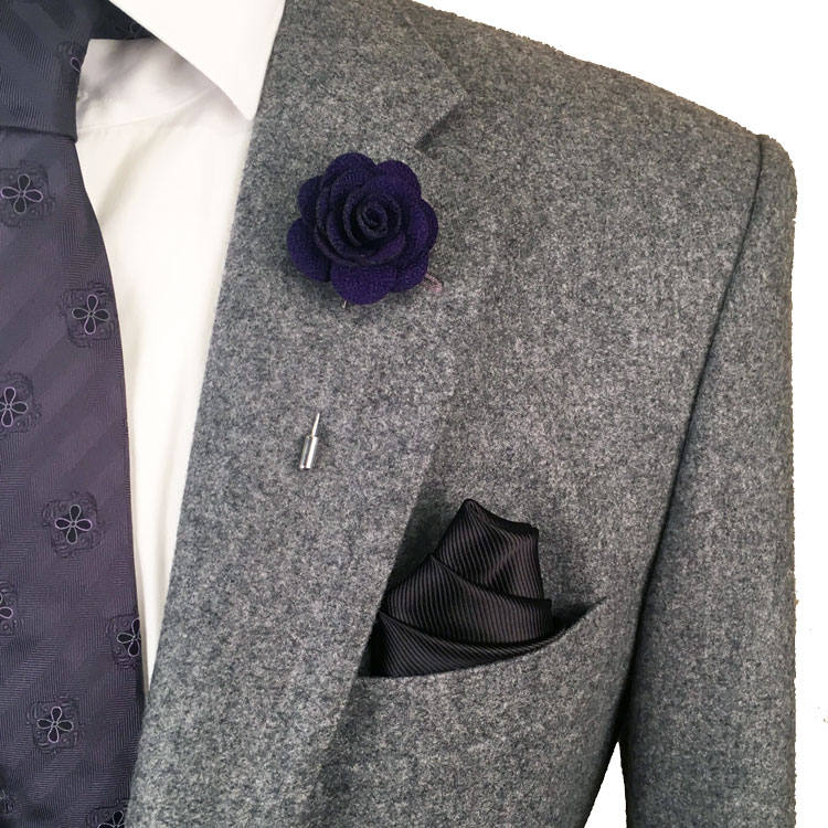 Dunkel Lila Stricken Mikrofaser Revers Blume Pin von TheAccessorizedMan