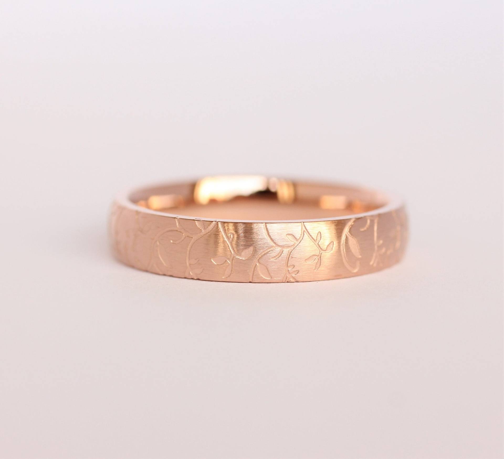 4 Mm Breit 18K Rose Gold Und Gebürstetem Titan Mit Eingraviertem Detail Ehering Für Männer Frauen von TheAladdinsCave