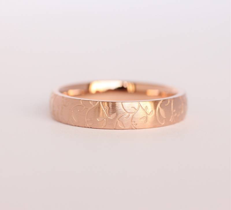 4 Mm Breit 18K Rose Gold Und Gebürstetem Titan Mit Eingraviertem Detail Ehering Für Männer Frauen von TheAladdinsCave