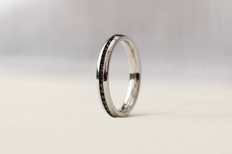 Echter Schwarzer Diamant 3 Mm Breiter Eternity Ring/stapelring Aus Weißgold Oder Titan - Ehering Verlobungsring von TheAladdinsCave