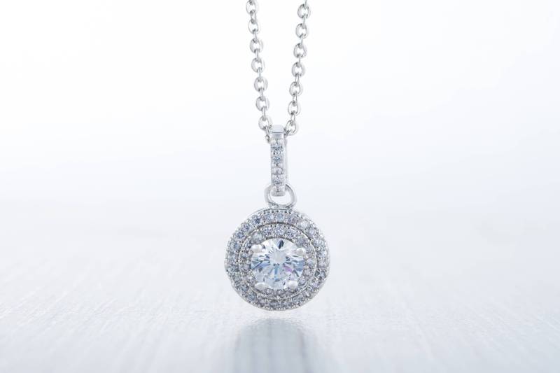 Halskette Mit Doppeltem Halo Man Made Diamond Simulant Anhänger - Weißgold von TheAladdinsCave