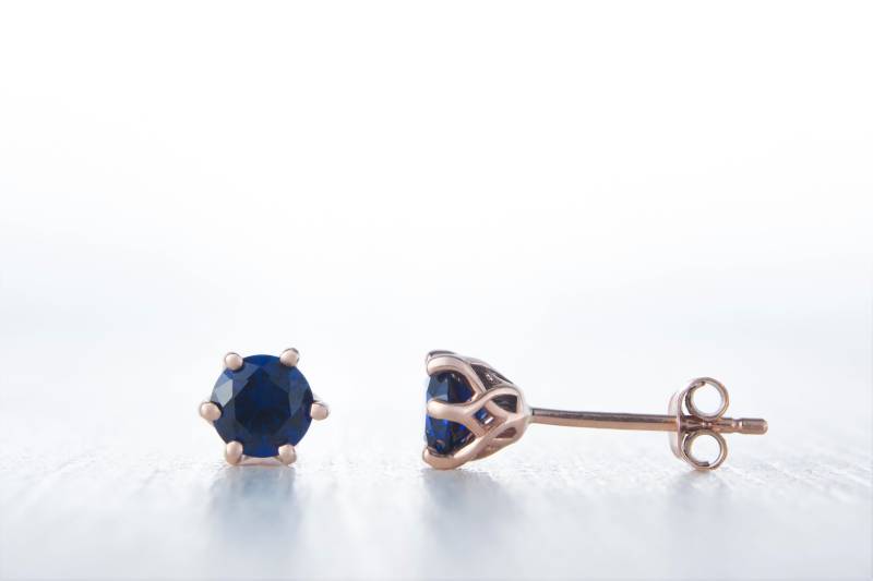 Natürliche Blauer Saphir Rose Gold Ohrstecker, 4 Mm Oder 5 Größe von TheAladdinsCave