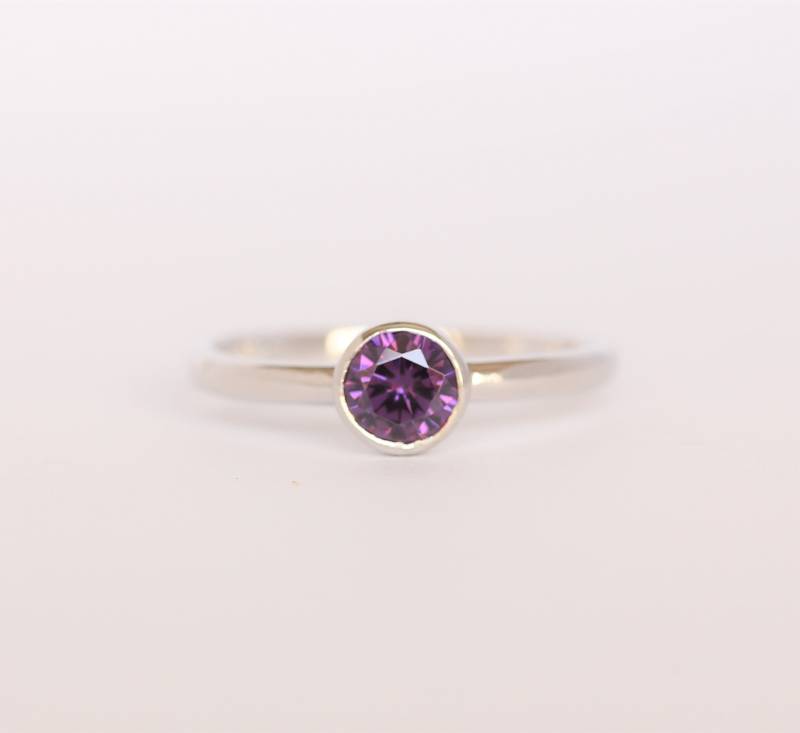 Natürlicher Amethyst Zargenring Solitär Ring - Erhältlich in Weißgold Oder Sterling Silber Handgefertigter von TheAladdinsCave