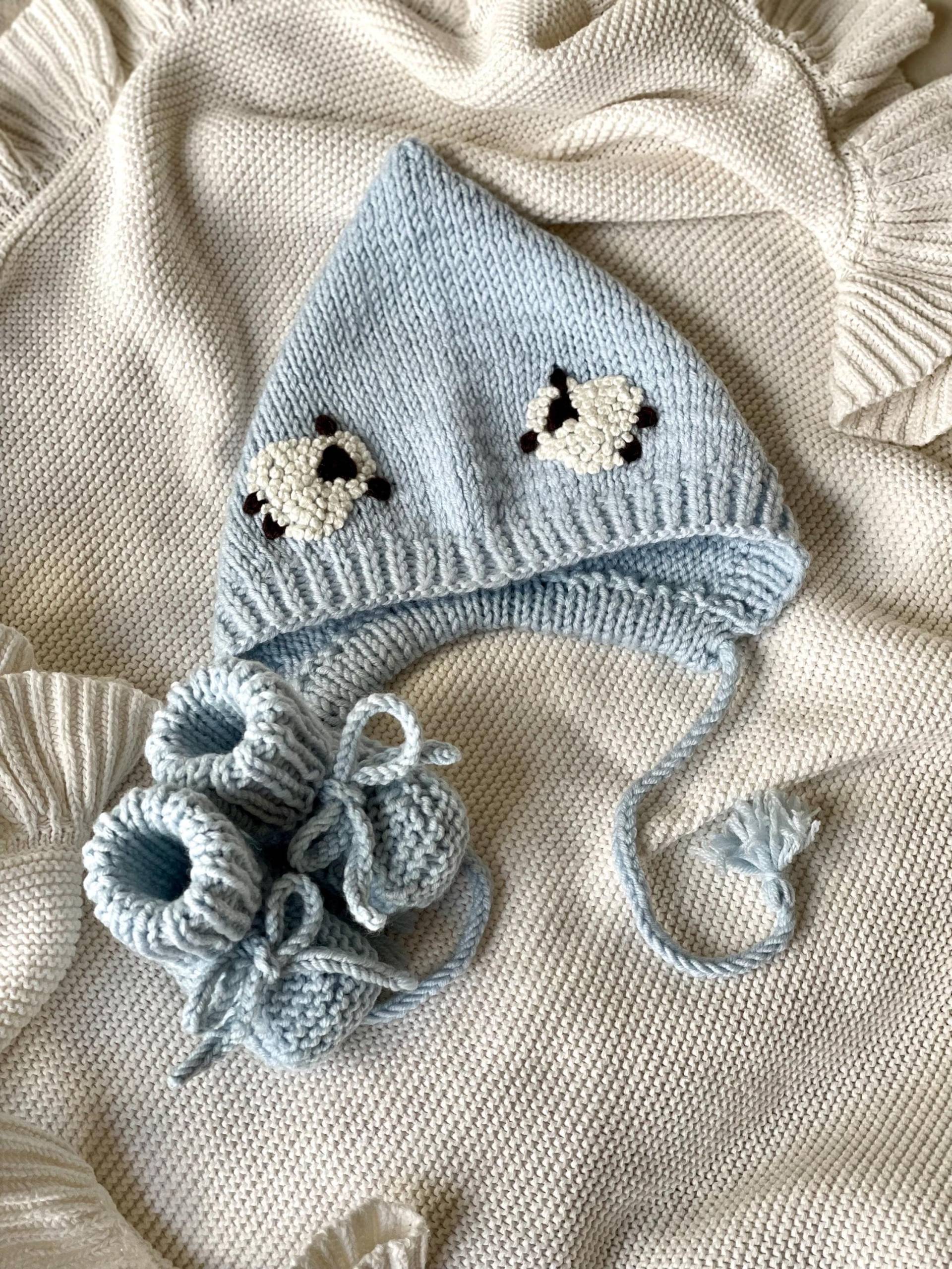 Mütze Und Baby Booties Aus Merino Wolle Mit Schaf Stickerei, Grössen Von 0-12 Monate von TheAliceLoop