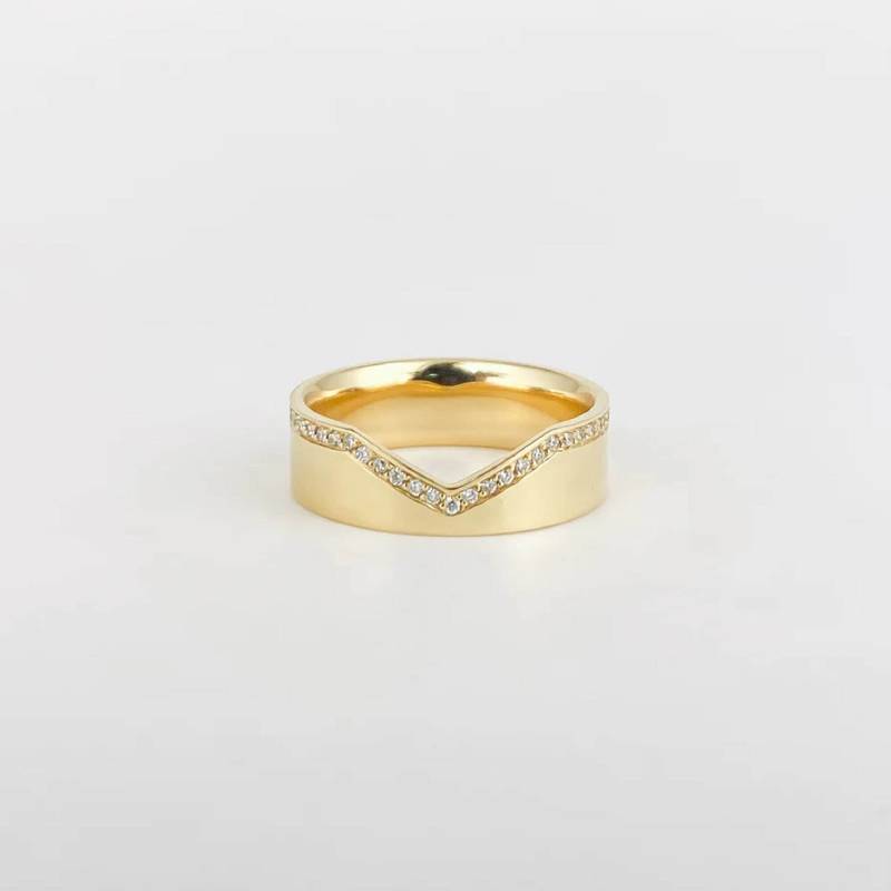 "6 Mm Breite "V" Flacher Ehering 14K Solid Gelbgold 0, 27 Tc Rundschliff Moissanite Akzente Halbe Eternity Stacking Band/Geschenk." von TheAmericanGoldHouse