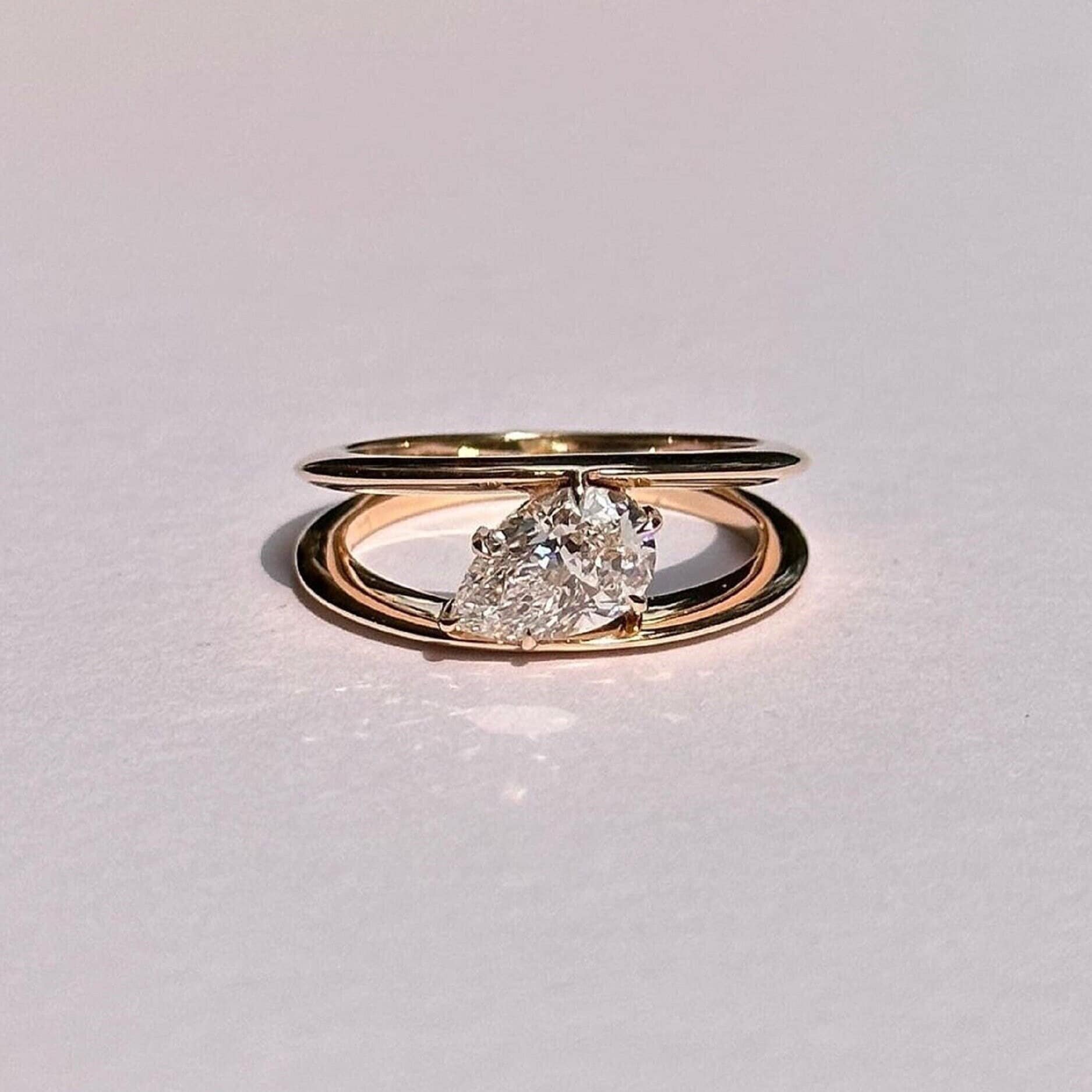 Zarte 2 Ct Birnenschliff Verlobungsring|Birnen Moissanite Ehering|Birnen Solitär Ring|Crossover Schaftring|Vorschlag Ring|Jahrestag Geschenke von TheAmericanGoldHouse