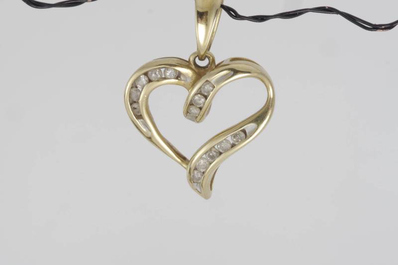 Vintage 10K Gelbgold Kanal Set Diamant Herz Anhänger April Geburtsstein von TheAntiqueAppeal