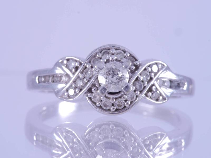 Vintage 10K Weißgold Diamant Solitär Pave Channel Set Swirl Ehering von TheAntiqueAppeal