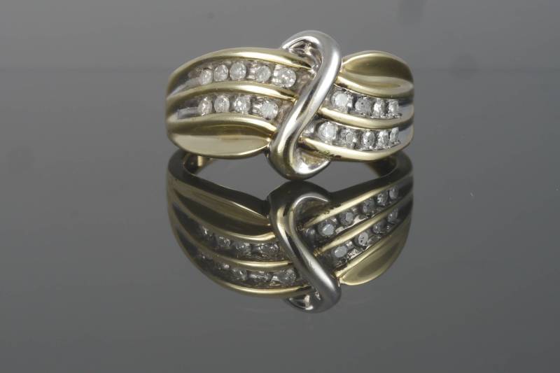 Vintage 10K Zweifarbig Gold Channel Set Diamant Swirl Journey Jubiläumsring von TheAntiqueAppeal