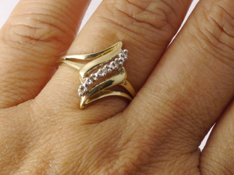 Vintage Nachlass 10K Gelbgold Diamant Split Shank Jubiläum Versprechen Ring von TheAntiqueAppeal