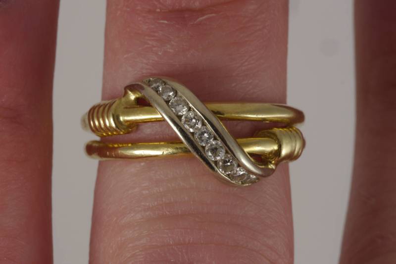 Vintage Nachlass 14K Gelbgold Kanal Set Diamond Journey Split Shank Ring von TheAntiqueAppeal