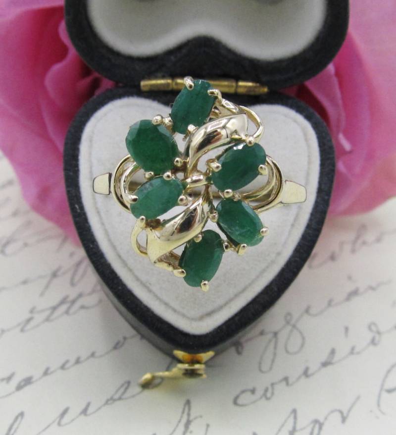 Vintage Natürlicher Smaragd Cluster Cocktail Ring 10K Gelbgold von TheAntiqueAppeal