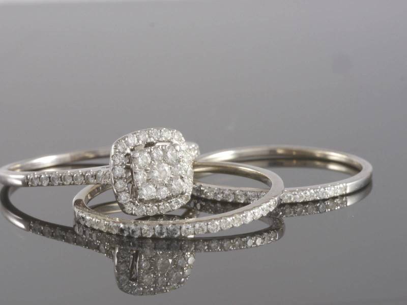Zertifiziertes 14K Weißgold Diamant-1.07 Tcw Cluster Halo Ehering-Größe 11, 25 von TheAntiqueAppeal