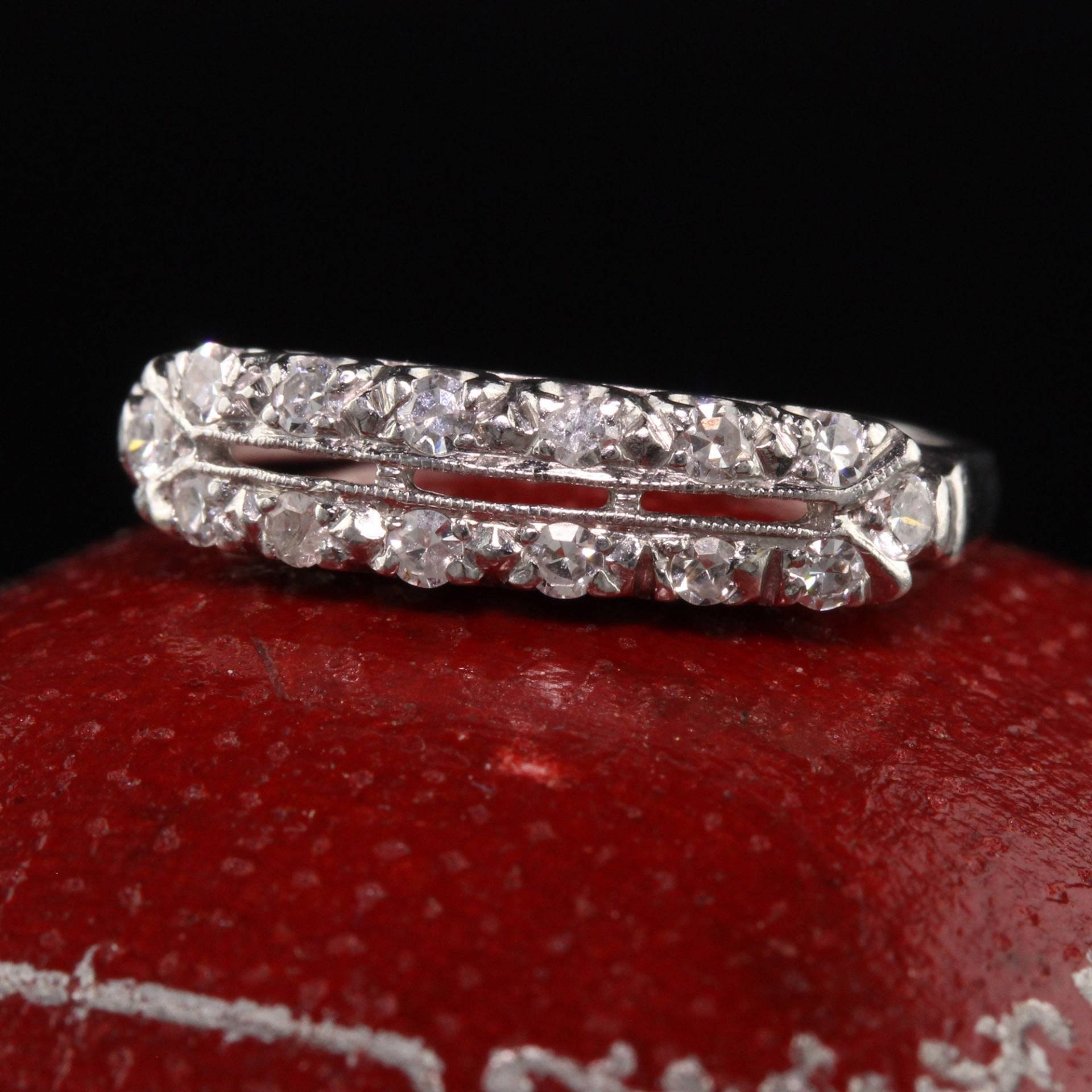 Antik Art Deco Platin Single Cut Diamant Filigrane Eheringe Band - Größe 5, 75 von TheAntiqueParlour