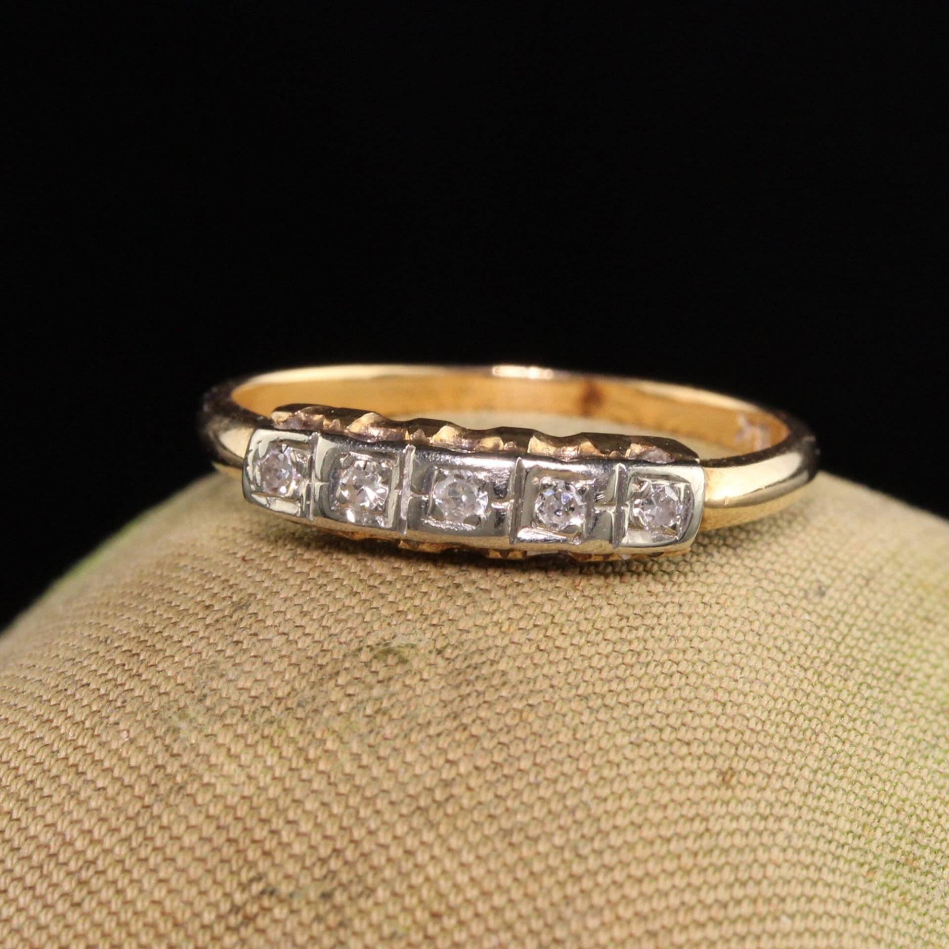 Antiker Art-Deco-14K Gelbgold Fünf Stein Single Cut Diamant Ehering - Größe 5, 5 von TheAntiqueParlour