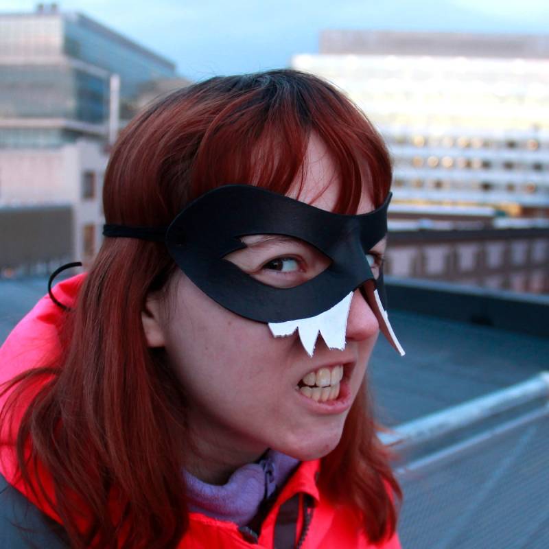 Zerbrochene Vampir-Maske Zerbrochene Vampir-Maske von TheArmoredDragon