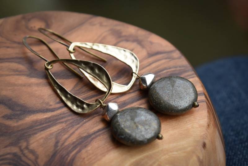 Gold-Ohrringe, Scheibe Ohrringe, Boho Schmuck, Gehämmert Yoga-Schmuck, Zen Brautjungfer Gold Kreis von TheArtHausStudios