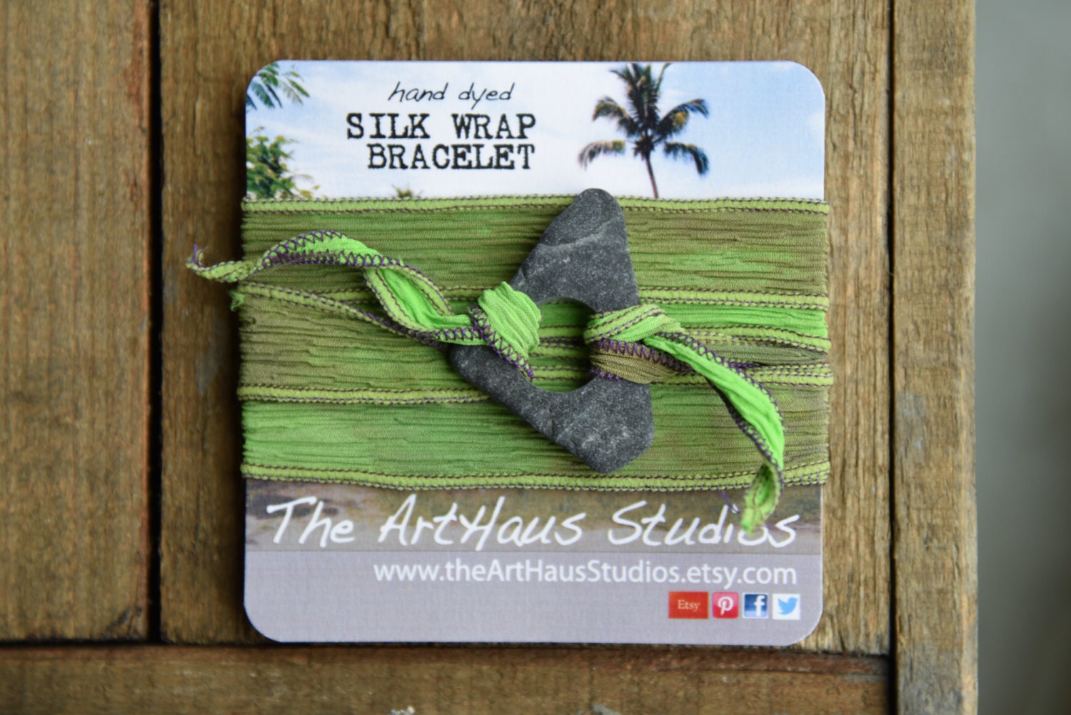 Grüner Seide Wickeln Armband, Grüne Boho Wrap, Eco-Friendly Schmuck, Meer Glasschmuck, Beach Chic Yoga Schmuck Grüner Seide Wickeln Armband, Grüne Boho Wrap, Eco-Friendly Schmuck, Meer Glasschmuck, Beach Chic Yoga Schmuck von TheArtHausStudios